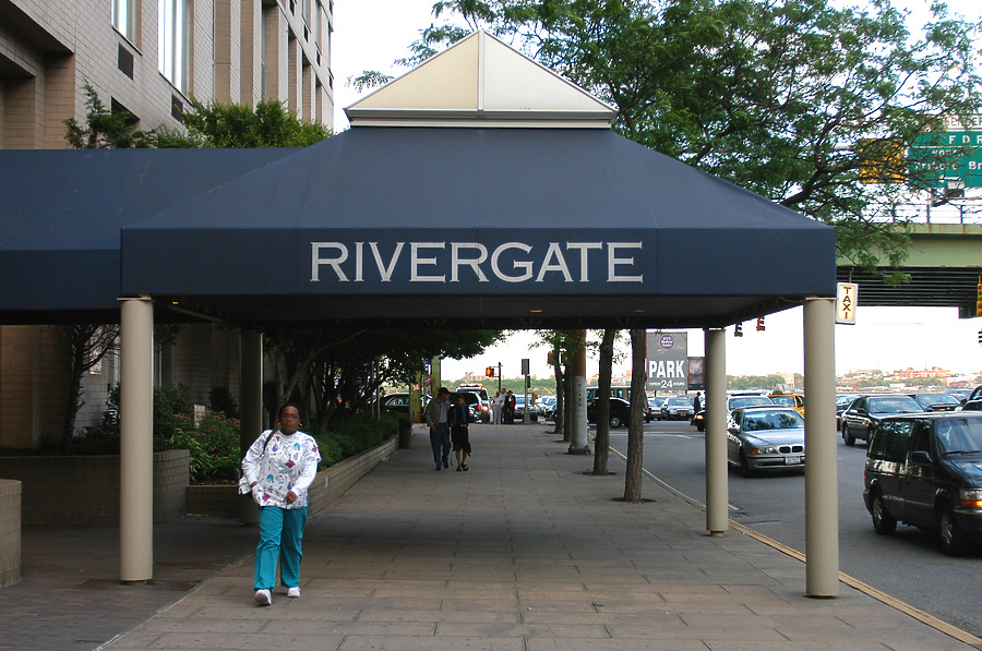 River Gate Apartments by Scott Murphy