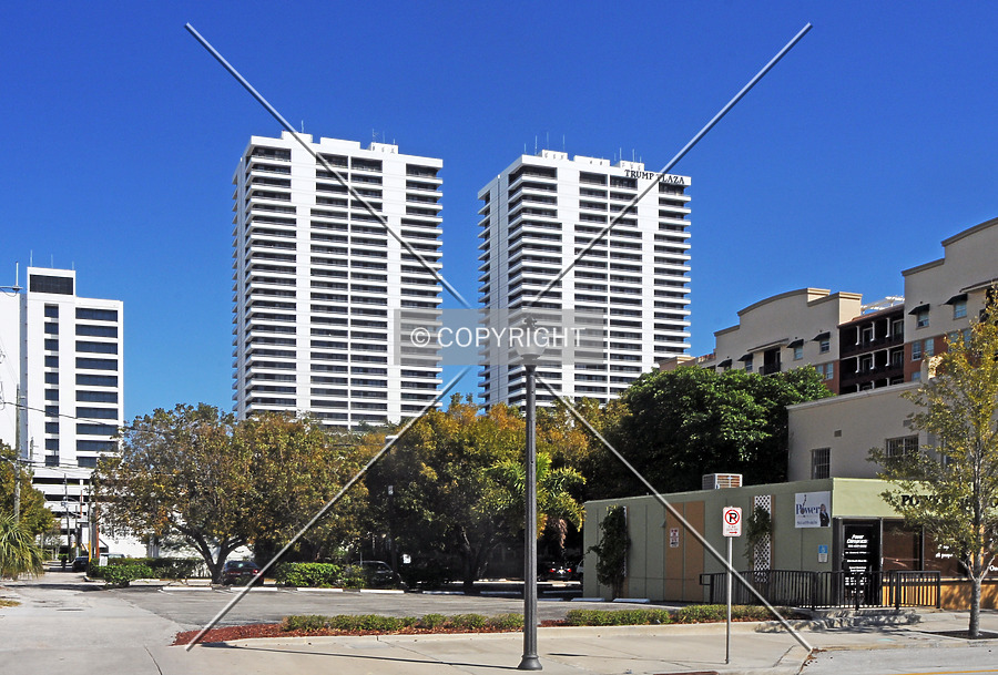 Trump Plaza II by Jorge Molina