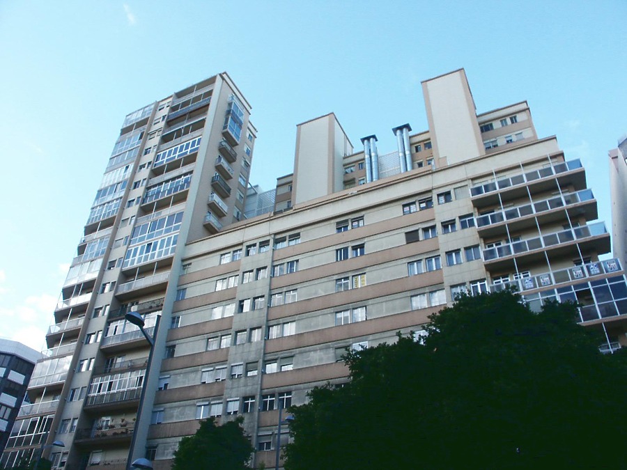 Edificio Azor by Huopa