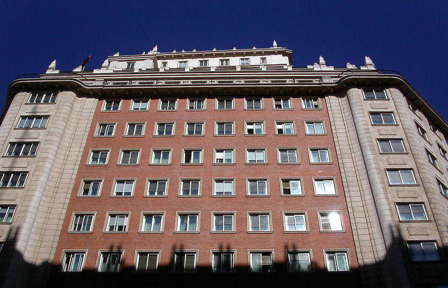 Edificio España by Cesar Serrano