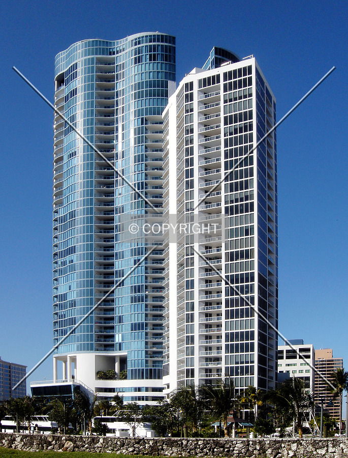 Las Olas River House by Jorge Molina