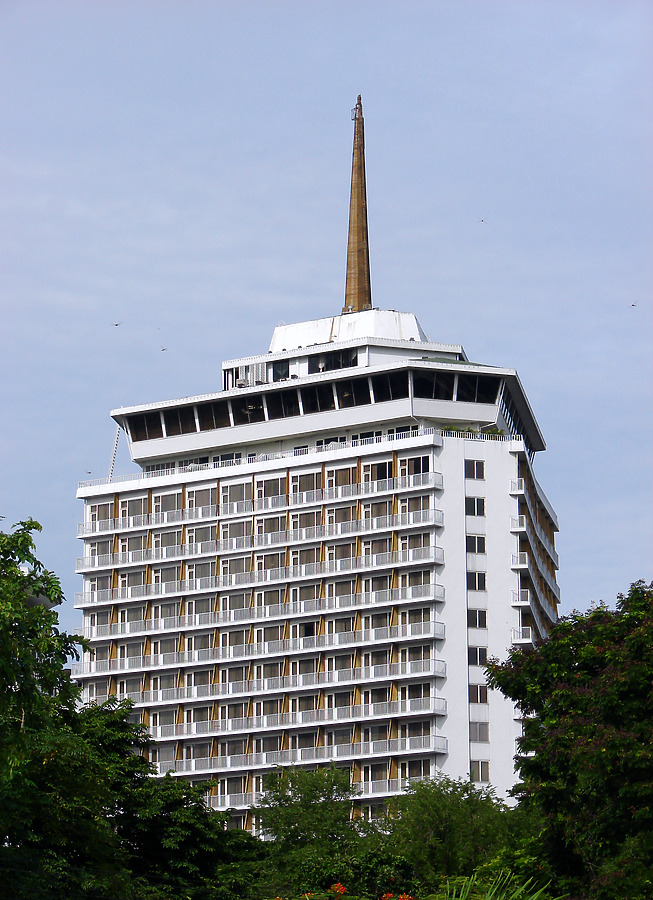 Dusit-Thani Hotel & Office by Horst Kiechle