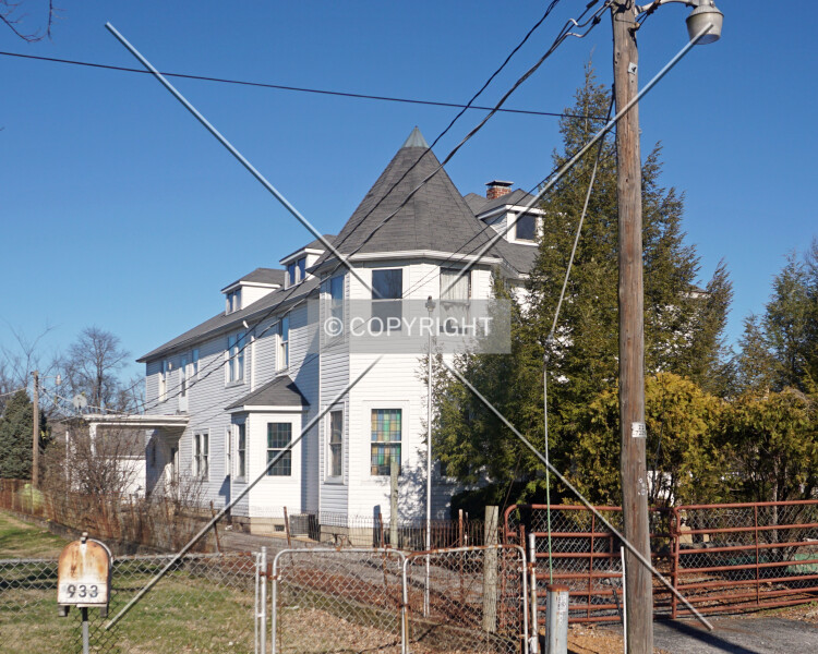 931 River Street