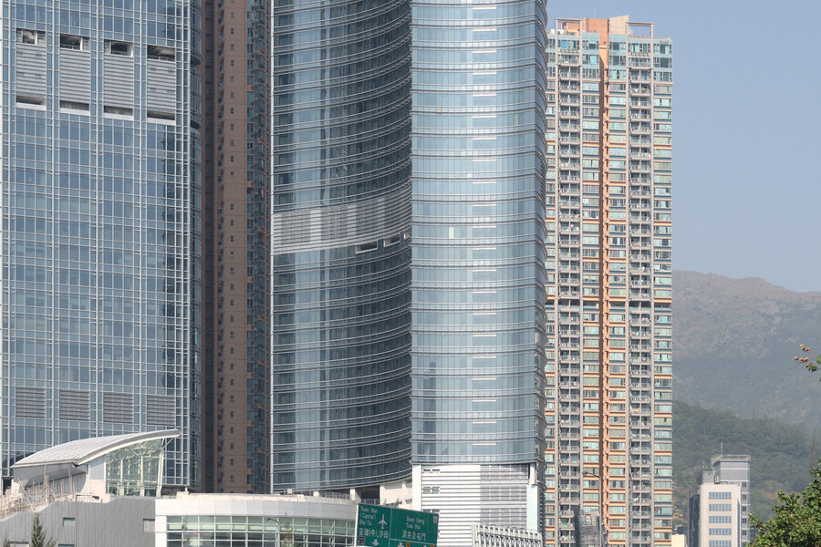L'Hotel Nina Tower One