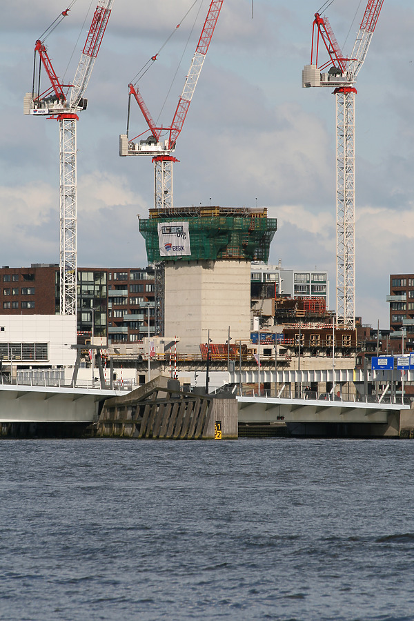 Maastoren by Michiel van Dijk