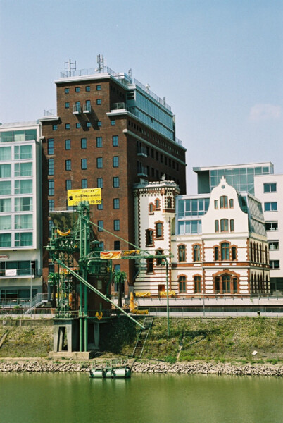 Speditionstraße 13