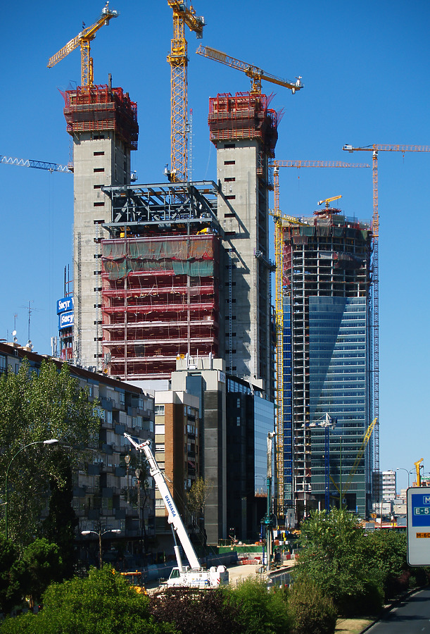 Torre Caja Madrid by Cesar Serrano