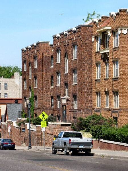 Twin Court Apartments