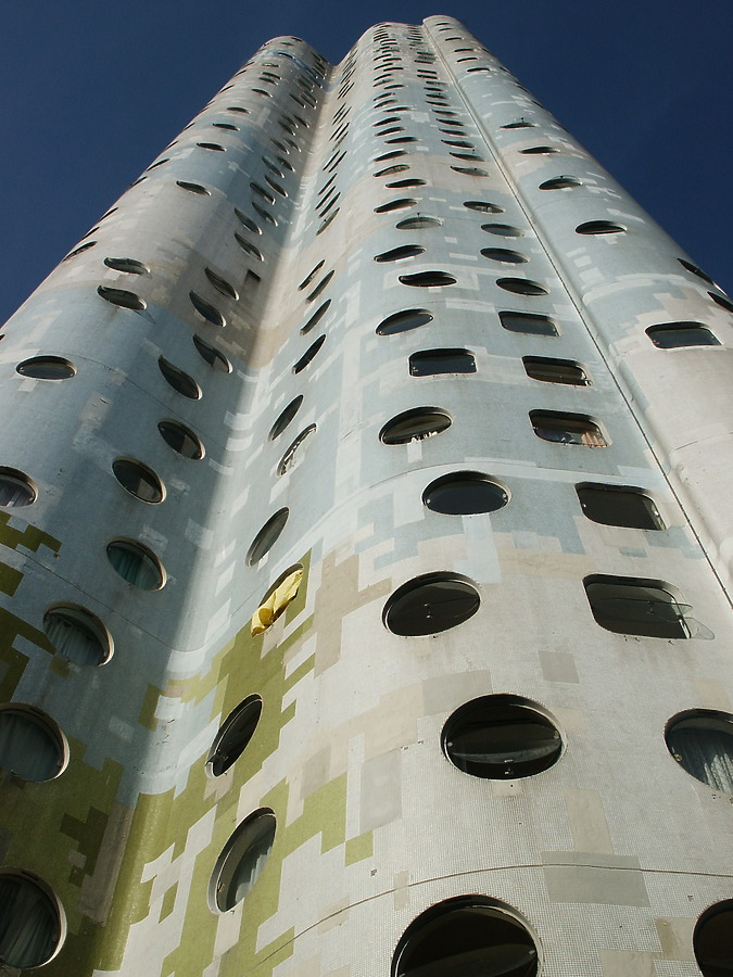 Tour Nuages 2 by Daniel Kieckhefer