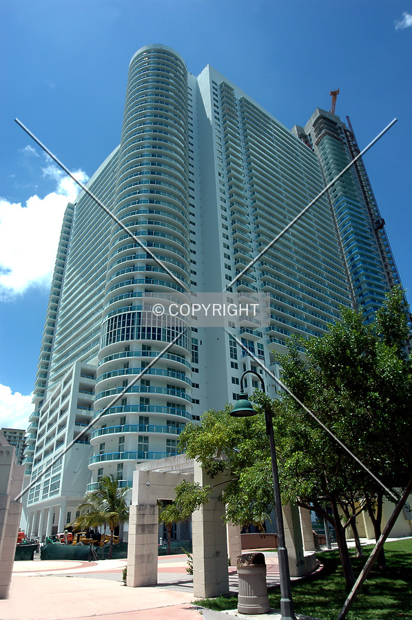 1800 Club by Jorge Molina