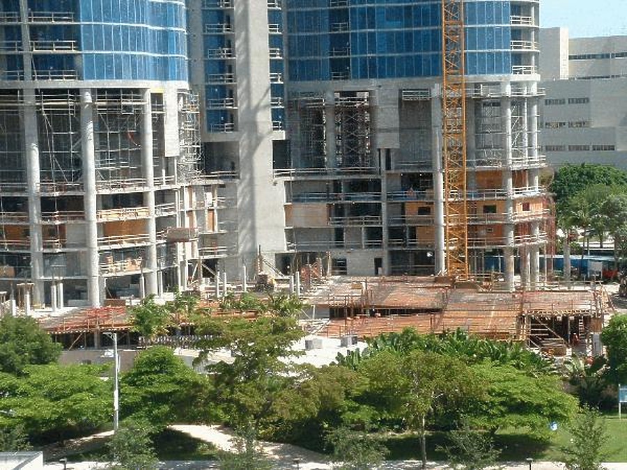 Las Olas River House by Paul Cucuzza