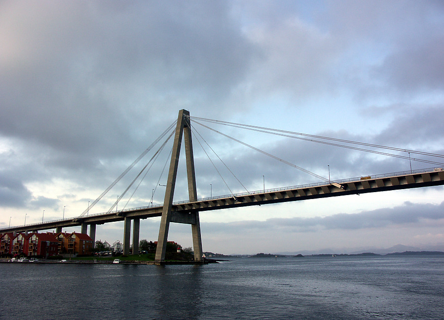 Bybrua by Marshall Gerometta