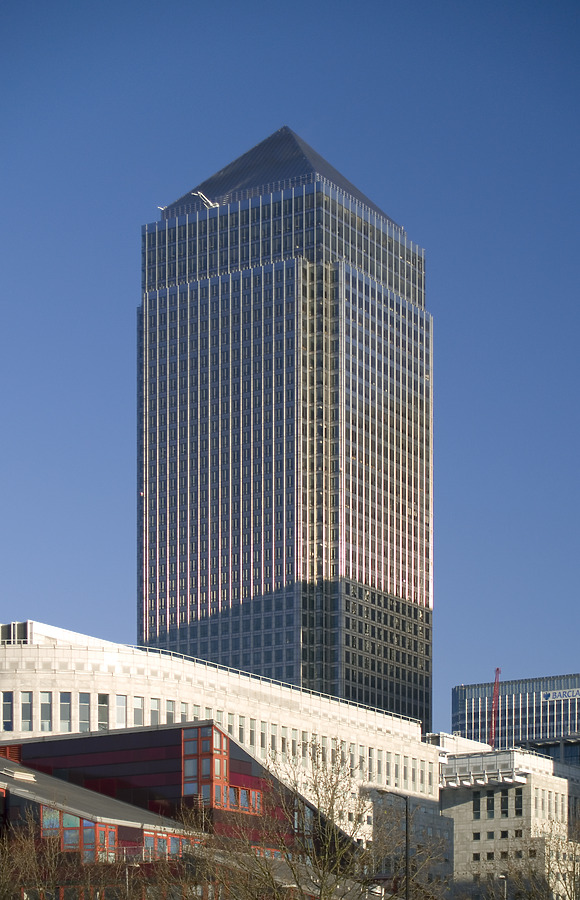 One Canada Square by Cesar Serrano