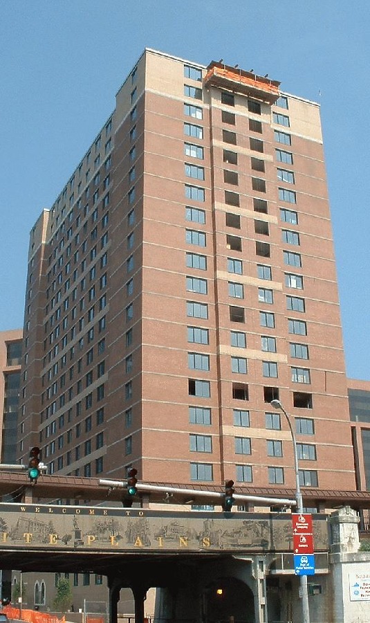 25 Bank Street by Paul Cucuzza