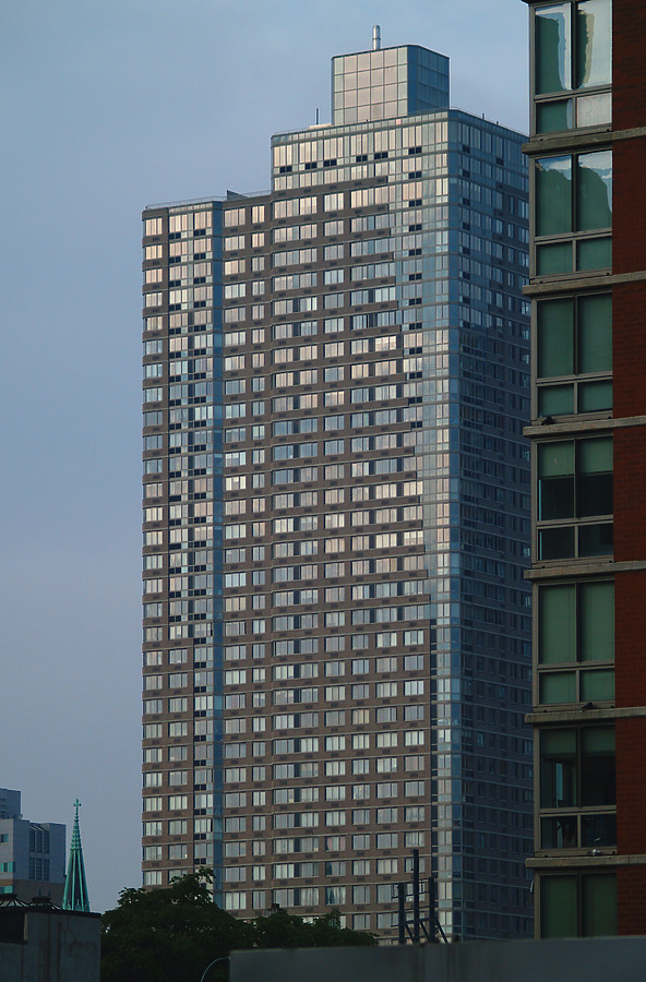 Victory Apartments by Cesar Serrano