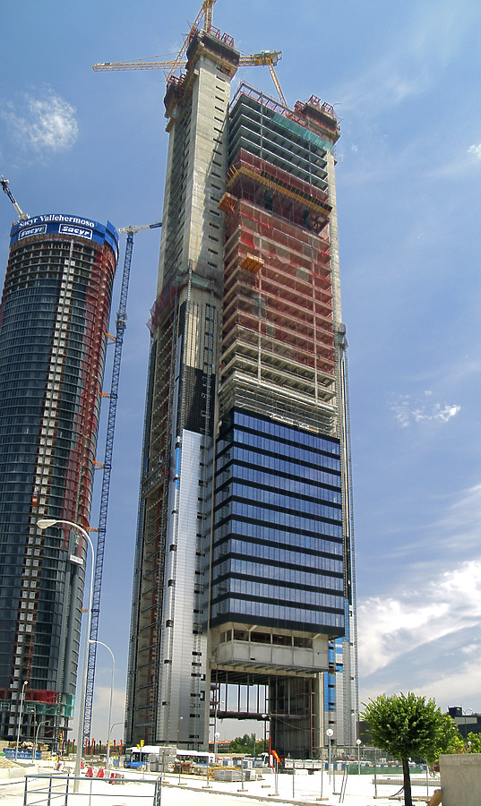 Torre Caja Madrid by Cesar Serrano