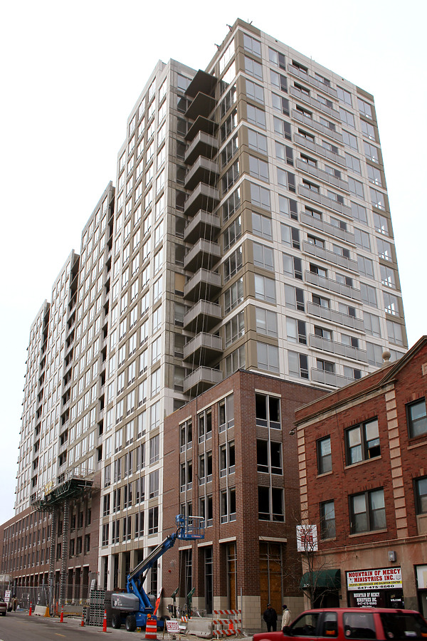 415 Premier Apartments by Daniel Kieckhefer