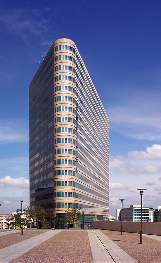 Hôtel Pullman Paris La Défense by Pavel Toczynski