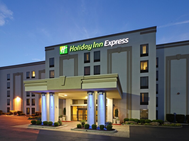 Holiday Inn Express & Suites Fayetteville - University of Arkansas Area