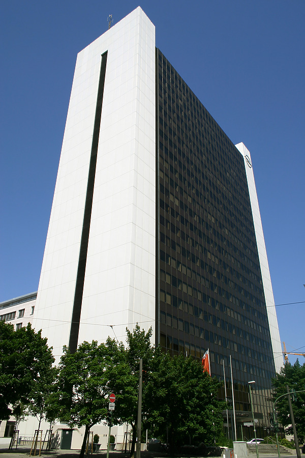 Internationales Handelszentrum Berlin by Michiel van Dijk