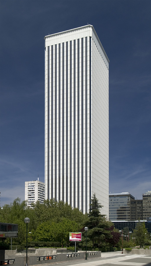 Torre Picasso by Cesar Serrano