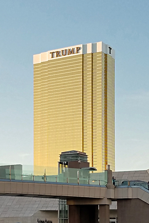 Trump International Hotel & Tower - Tower One by Ryan Hildebrand