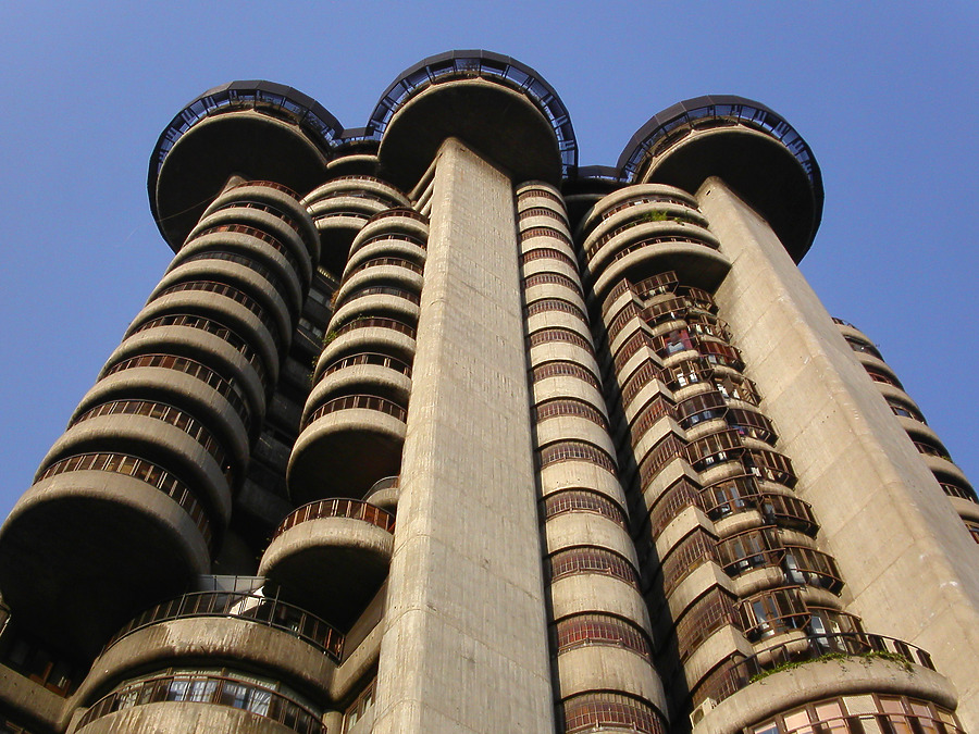 Torres Blancas by Cesar Serrano