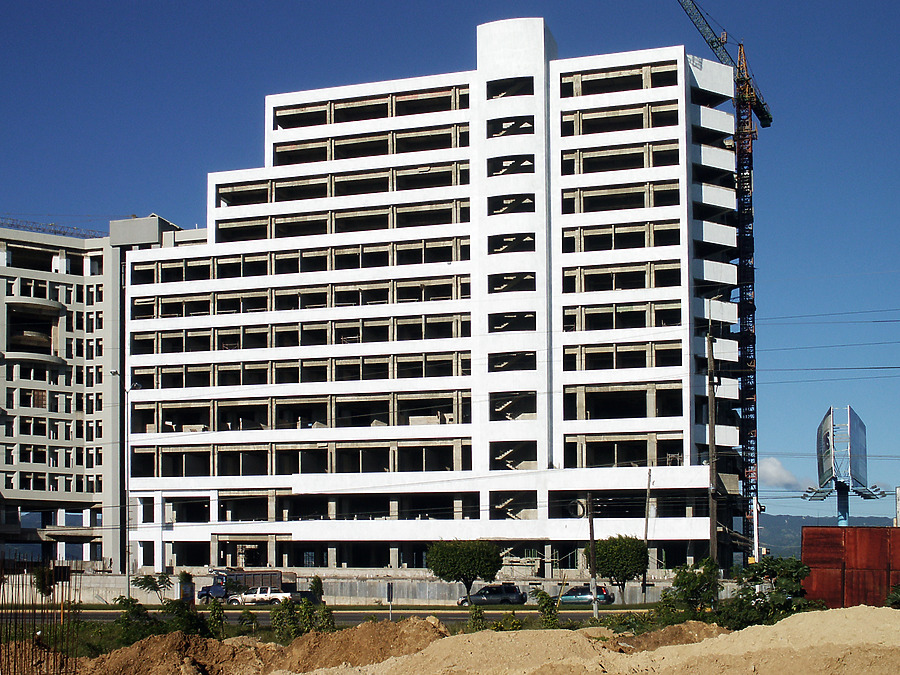 Hospital Metropolitano de Santiago, Torre Sur by Daniel Kieckhefer