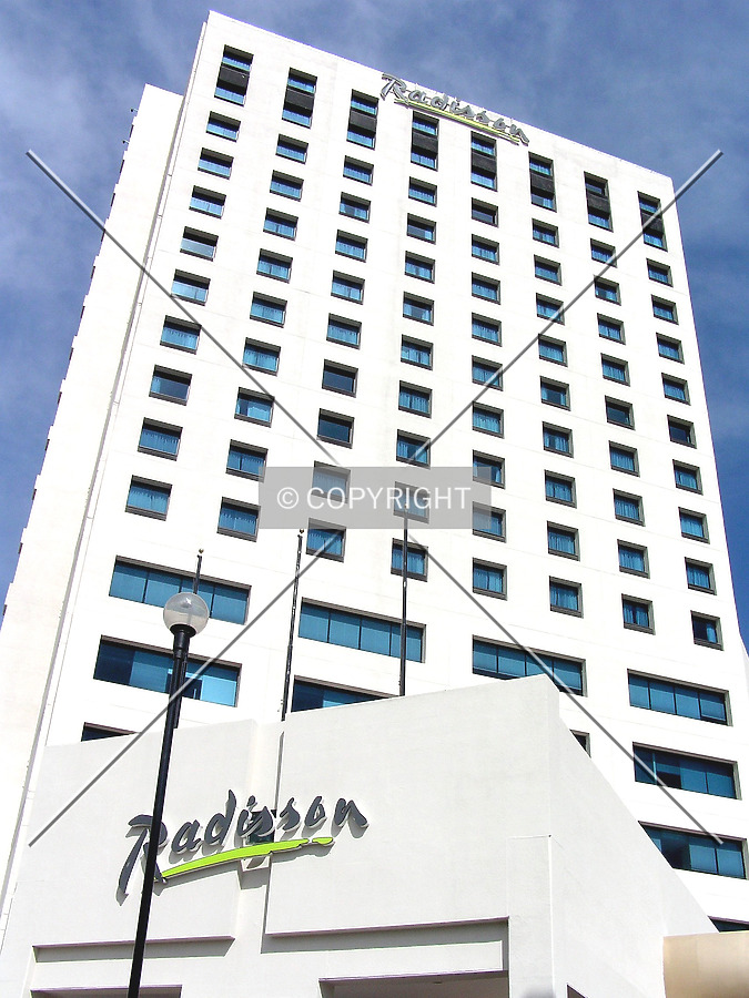 Radisson Hotel Puebla by Luis Ibáñez