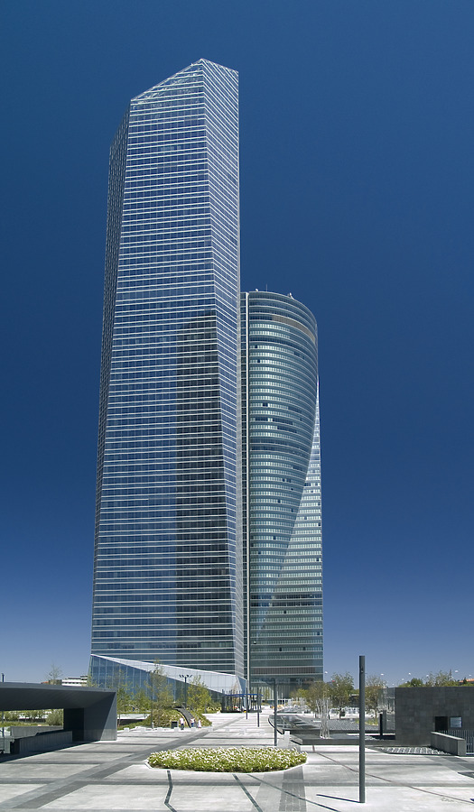 Torre de Cristal by Cesar Serrano