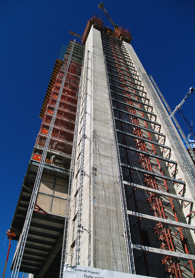 Torre Caja Madrid by Cesar Serrano