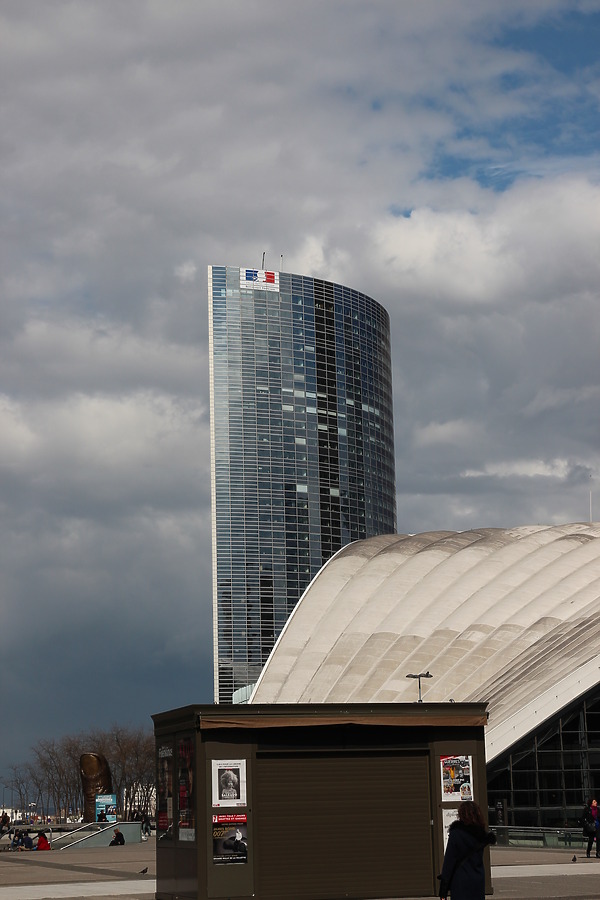 Tour Esplanade by Kjetil Balog