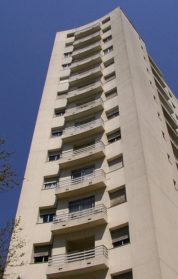 Edificio 14 de Mayo by Daniel Kieckhefer