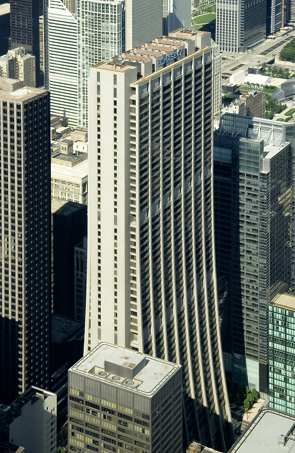 Chase Tower by Pavel Toczynski