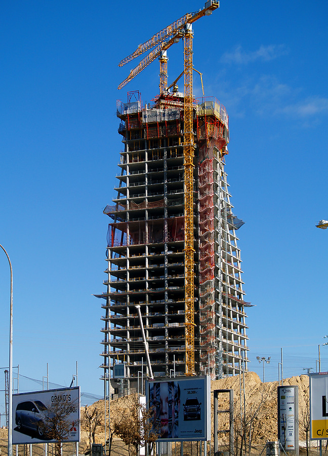 Torre Espacio by Cesar Serrano
