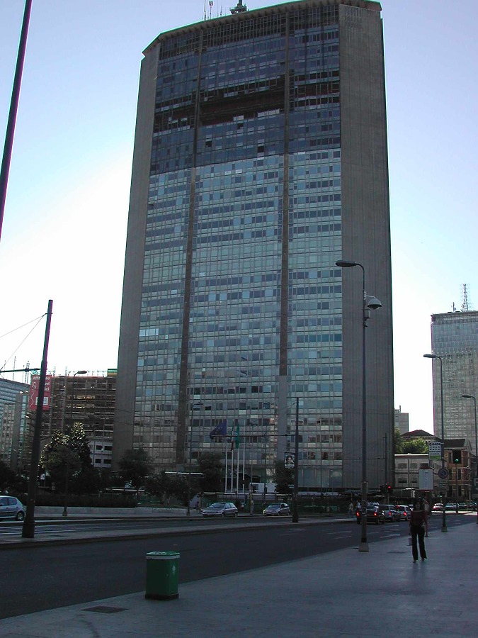 Pirelli Building by David Guija