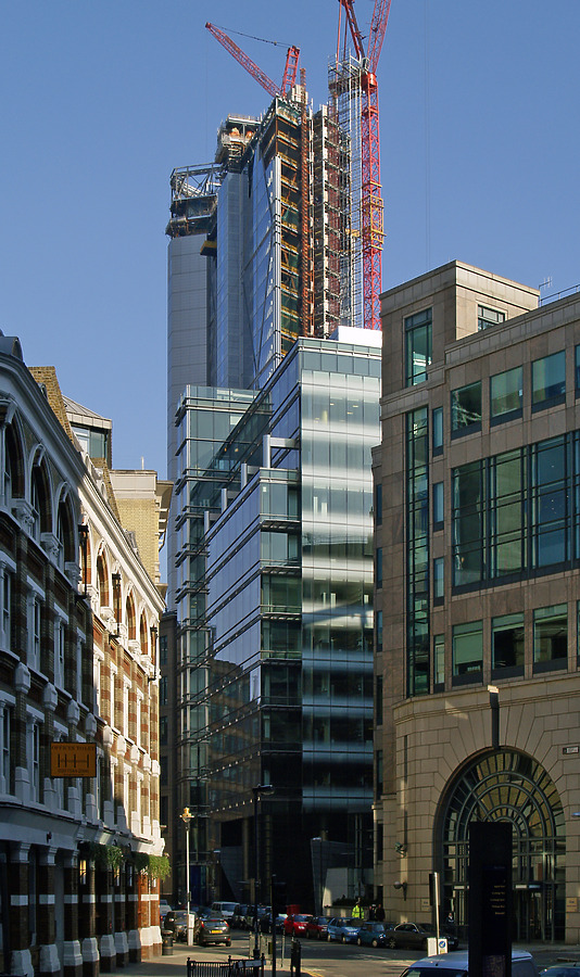 The Broadgate Tower by Cesar Serrano