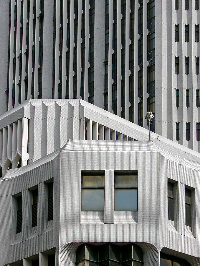 Peninsula Plaza by Horst Kiechle
