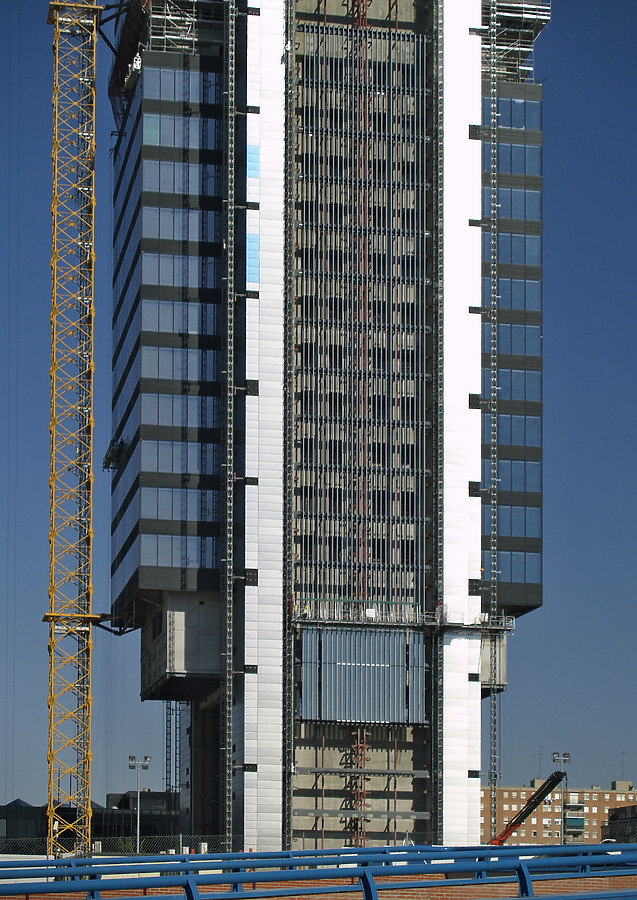 Torre Caja Madrid by Cesar Serrano