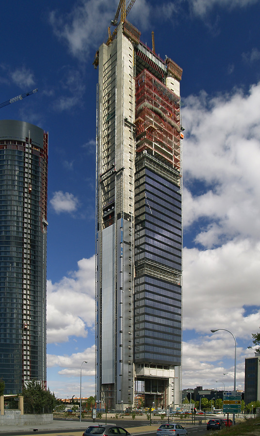 Torre Caja Madrid by Cesar Serrano