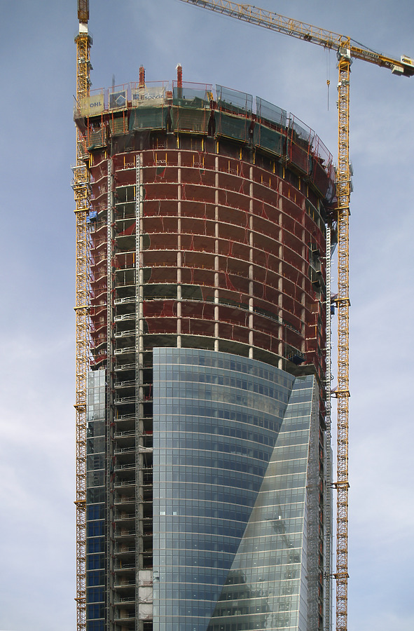 Torre Espacio by Cesar Serrano