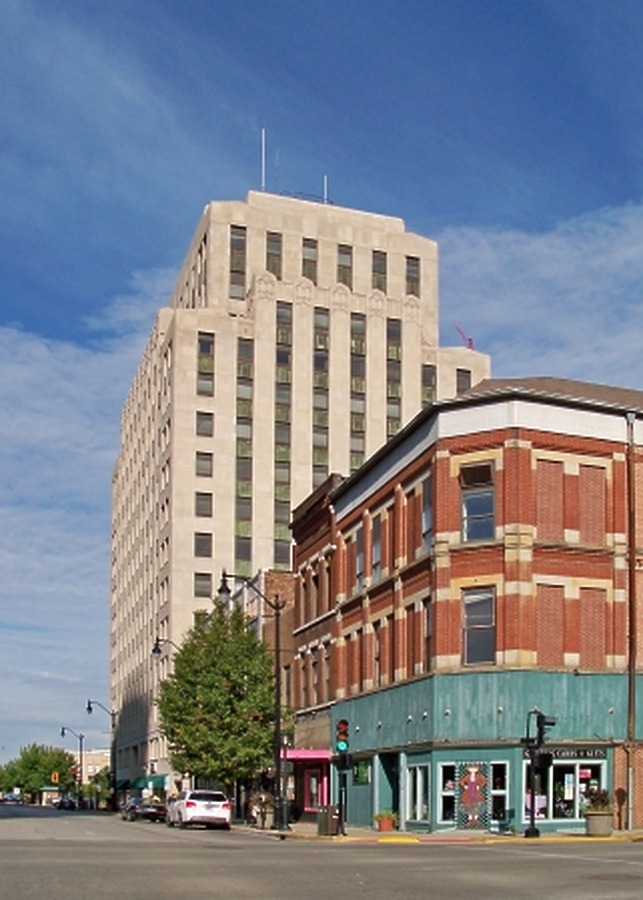 Illinois Building by Ryan Hildebrand