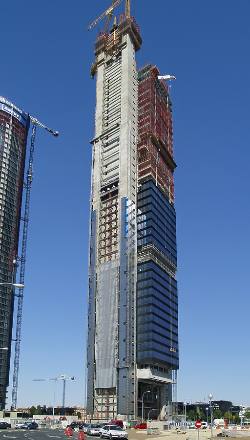 Torre Caja Madrid by Cesar Serrano