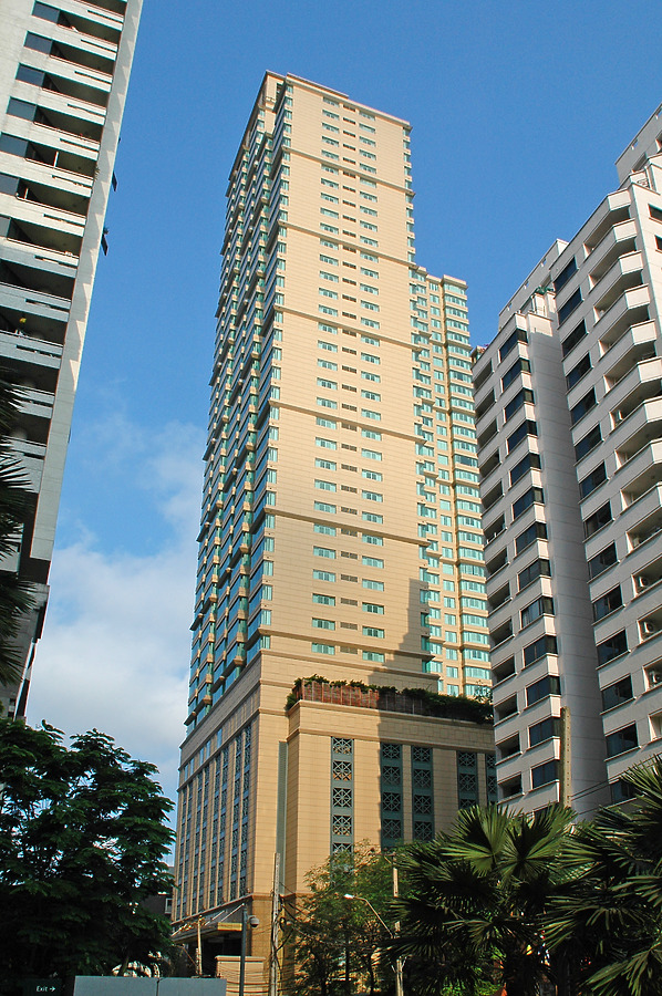 Centrepointe Ratchadamri by John Bek