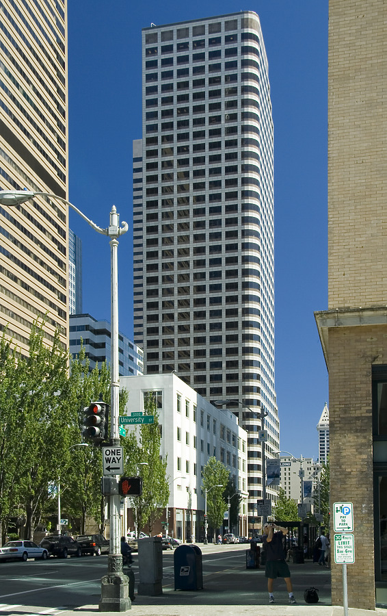 1000 Second Avenue by Pavel Toczynski