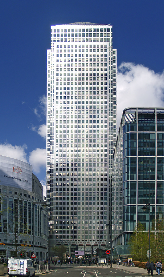 One Canada Square by Cesar Serrano