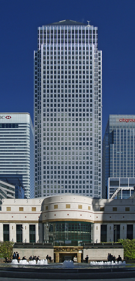 One Canada Square by Cesar Serrano