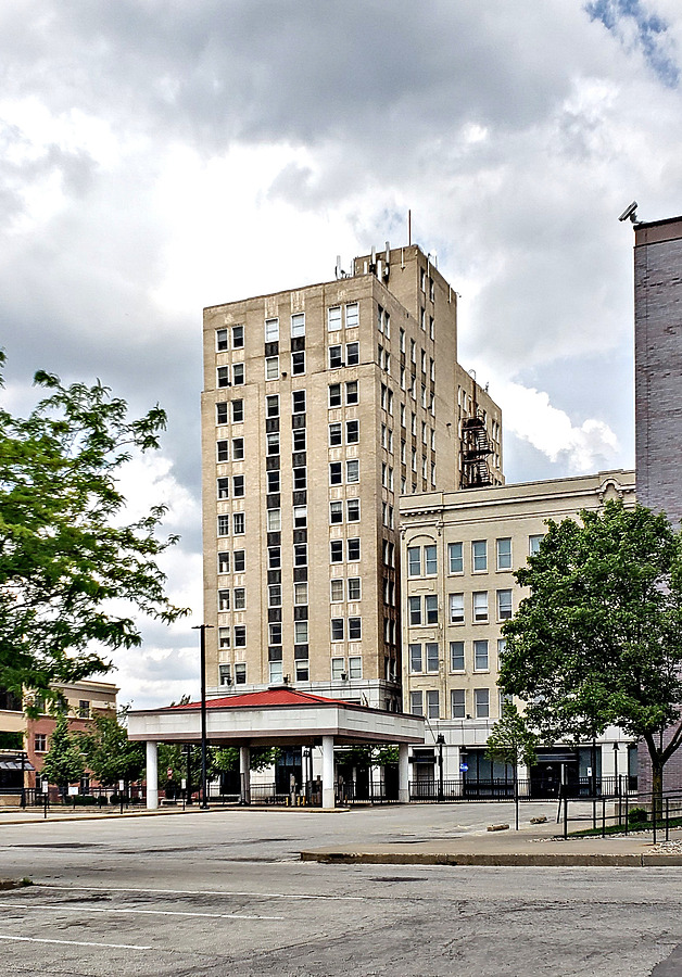 Barnes Citizens Building by Ryan Hildebrand
