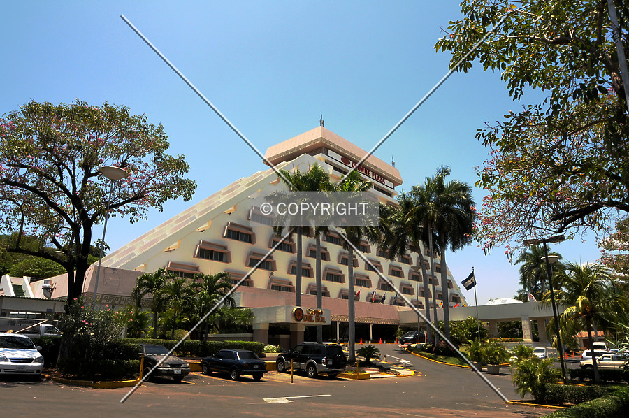 Crowne Plaza Hotel Managua by Jorge Molina
