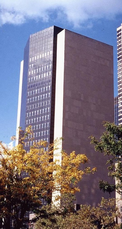 Verizon Building by Nate Lindsey